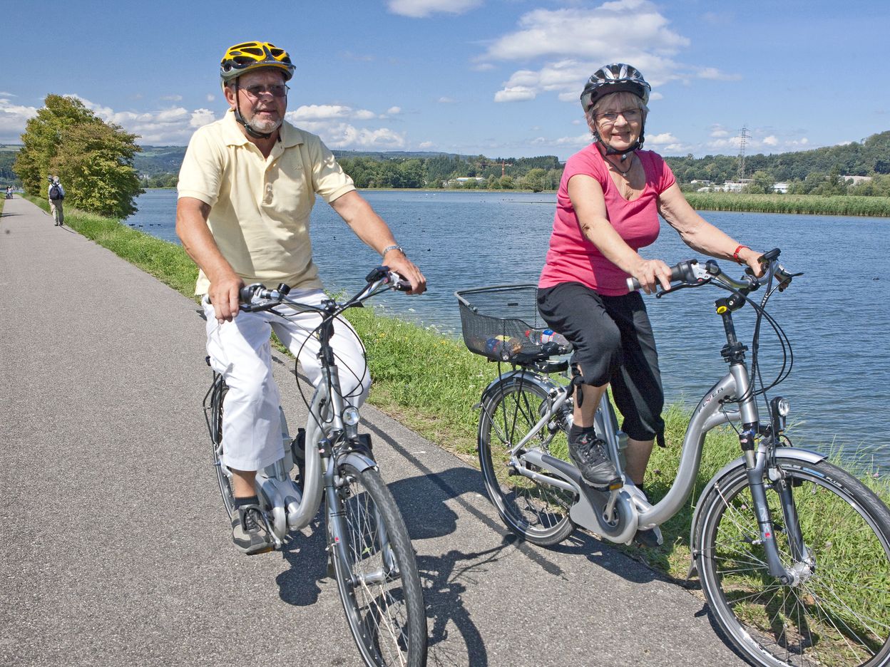 Auf schmalen Pfaden durch Zeitgeschichten